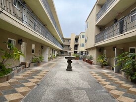 11646 Chenault St, Unit 12 in Los Angeles, CA - Building Photo