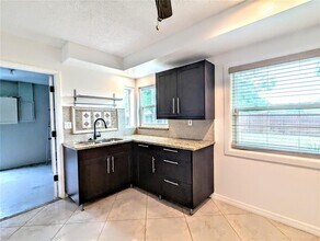 809 Cypress Wood Ln in Sarasota, FL - Building Photo - Building Photo