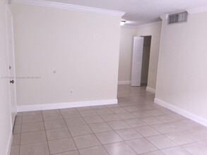 10786 N Kendall Dr in Miami, FL - Building Photo - Building Photo