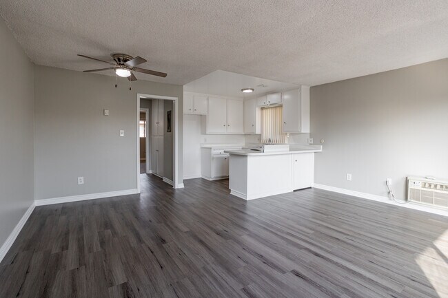 Sunrise Palms in Anaheim, CA - Foto de edificio - Interior Photo