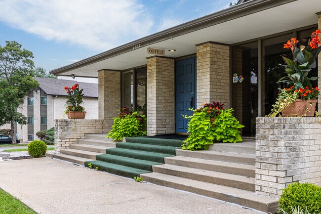 Briar Hill in Kansas City, MO - Building Photo - Building Photo