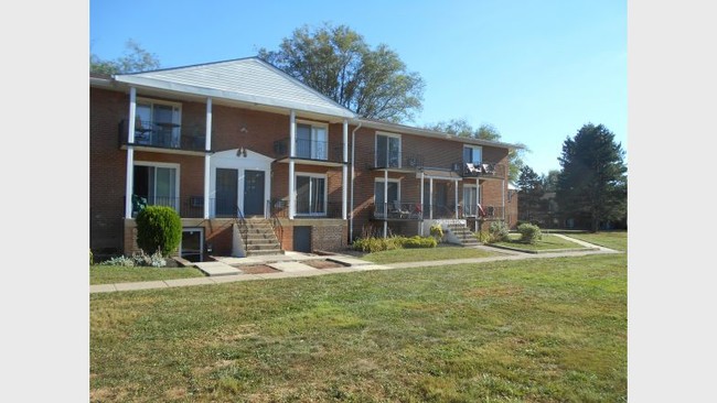 Aston Glen Apartments in Upper Chichester, PA - Building Photo - Building Photo