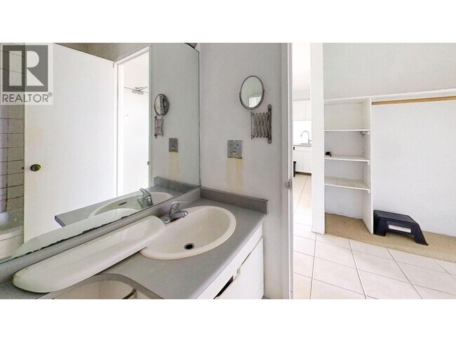 1080 Pacific St in Vancouver, BC - Building Photo - Building Photo