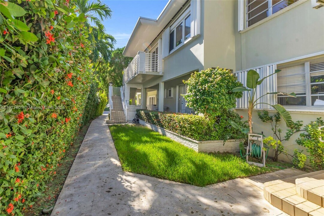 1101 98th St, Unit 5 in Bay Harbor Islands, FL - Foto de edificio