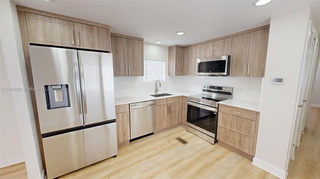 135 Hilson Ct in Tavernier, FL - Building Photo - Building Photo
