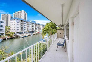 3721 NE 170th St in North Miami Beach, FL - Building Photo