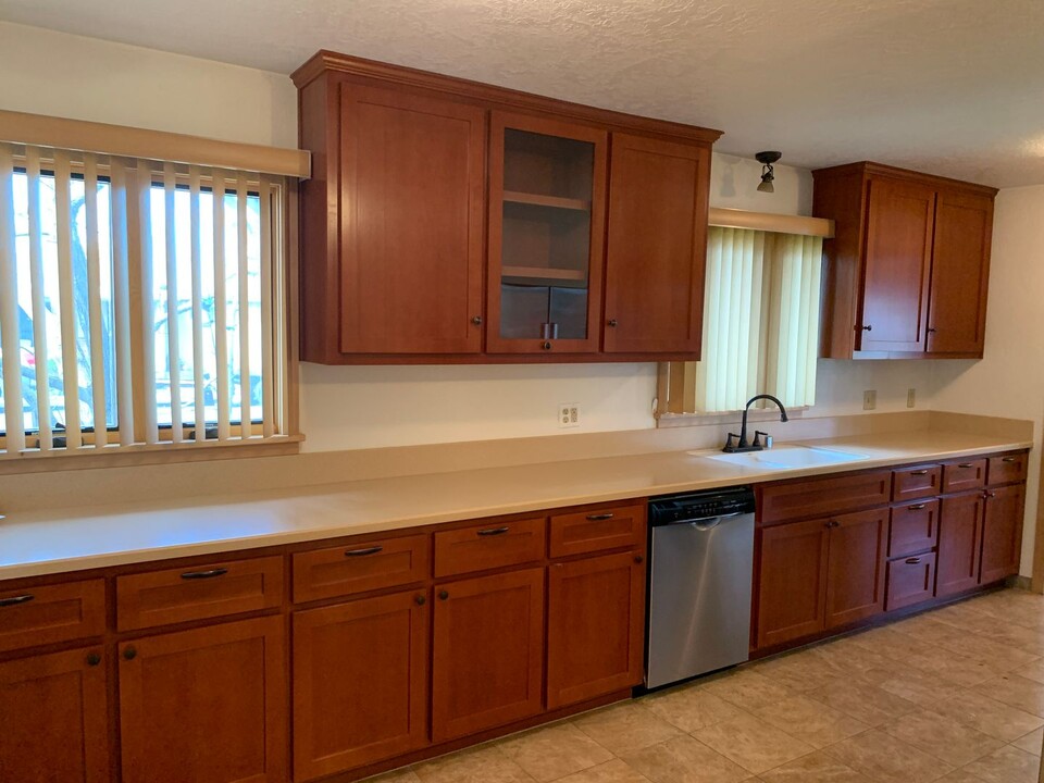 1542 W Orangeburg Ave in Modesto, CA - Building Photo