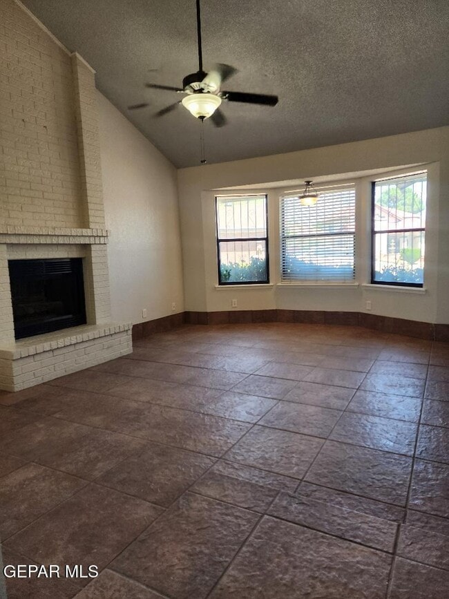 11300 Crater Lake Ave in El Paso, TX - Building Photo - Building Photo