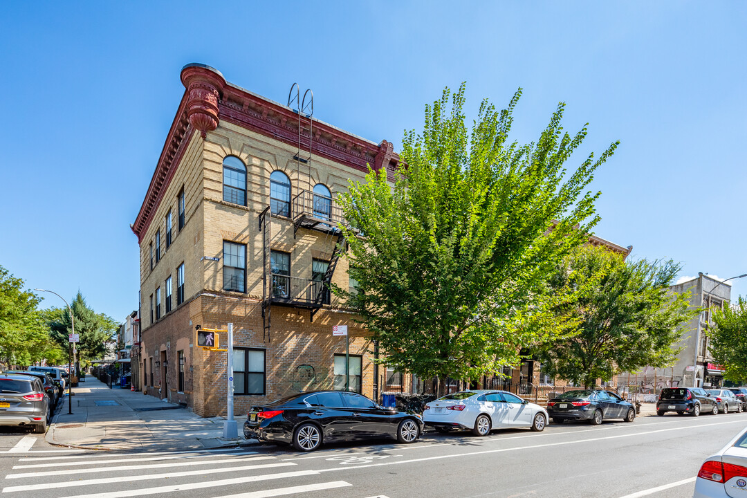 469 Central Ave in Brooklyn, NY - Building Photo