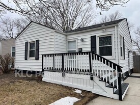 2524 57th St in Des Moines, IA - Building Photo