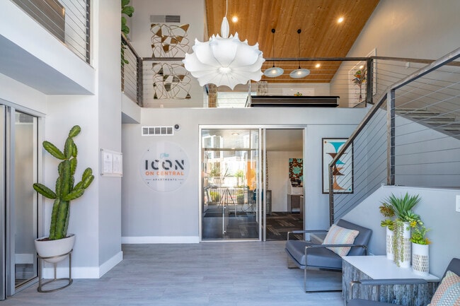 The Icon on Central in Phoenix, AZ - Foto de edificio - Building Photo