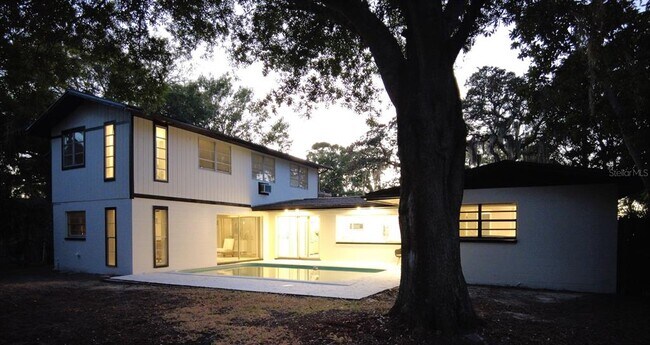 405 Shore Dr E in Oldsmar, FL - Building Photo - Building Photo