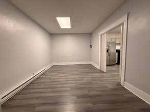 211 5th St in Ellwood City, PA - Foto de edificio - Building Photo