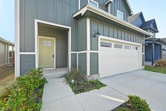 191 Frogmore Lp in Uhland, TX - Foto de edificio - Building Photo