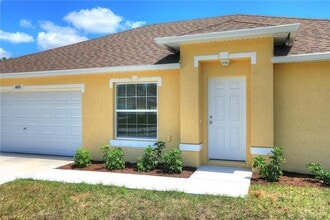 8476 104th Ave in Vero Beach, FL - Foto de edificio - Building Photo
