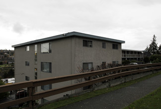 Raleigh House in Seattle, WA - Building Photo - Building Photo