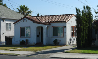 1048-1050 Vine St Apartments