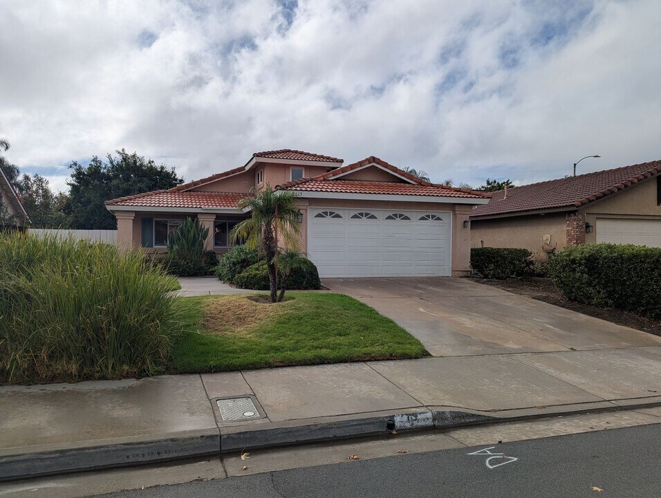 8615 Barton St in Riverside, CA - Building Photo