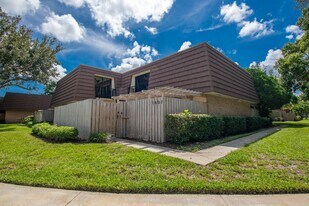1607 16th Ln in Palm Beach Gardens, FL - Building Photo