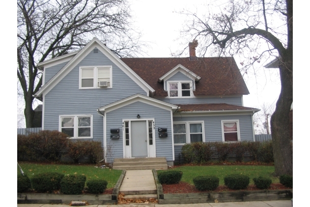 300-304 Seneca St in Elgin, IL - Building Photo - Building Photo