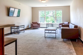 Element Student Apartments in Whitewater, WI - Foto de edificio - Building Photo