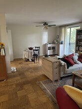 1900 Lyttonsville Rd, Unit 412 in Silver Spring, MD - Foto de edificio - Building Photo