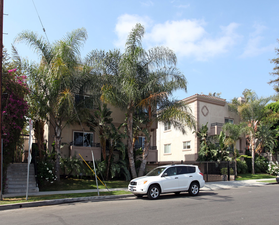 16420 Kittridge St in Van Nuys, CA - Building Photo