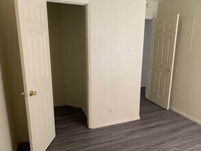 8305 Garcreek Cir, Unit #B in Austin, TX - Building Photo - Building Photo