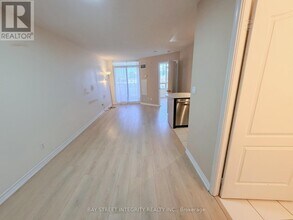 8 Rean Dr in Toronto, ON - Building Photo - Building Photo