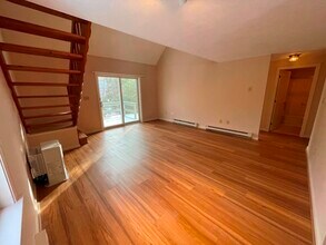 2 Chickadee Ln, Unit 2 in Kennebunk, ME - Foto de edificio - Building Photo