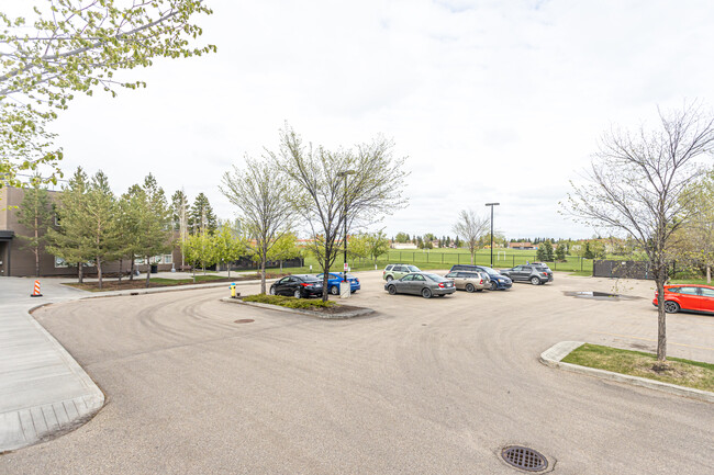 1679 46 St NW in Edmonton, AB - Building Photo - Building Photo