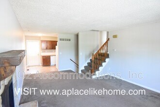 1725 W Spruce St in Olathe, KS - Building Photo - Building Photo