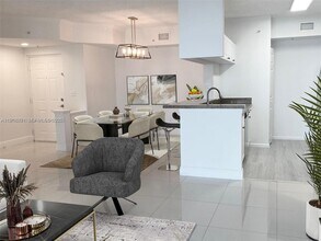 17100 N Bay Rd in Sunny Isles Beach, FL - Building Photo - Building Photo