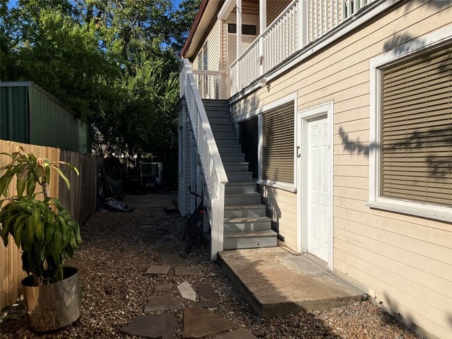 property at 543 W 27th St