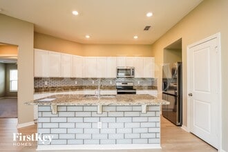 948 Gotthard Pass Dr. in Winter Haven, FL - Foto de edificio - Building Photo