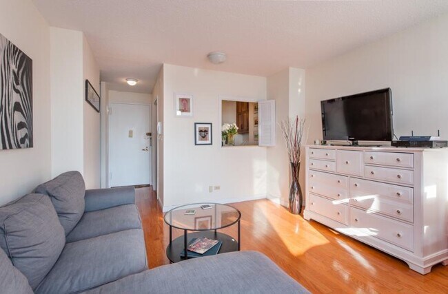 301 E 79th St in New York, NY - Building Photo - Building Photo