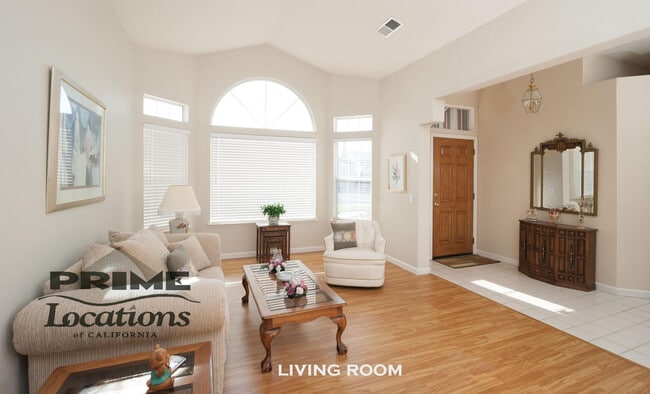 1057 S Bluff Dr in Roseville, CA - Building Photo - Building Photo