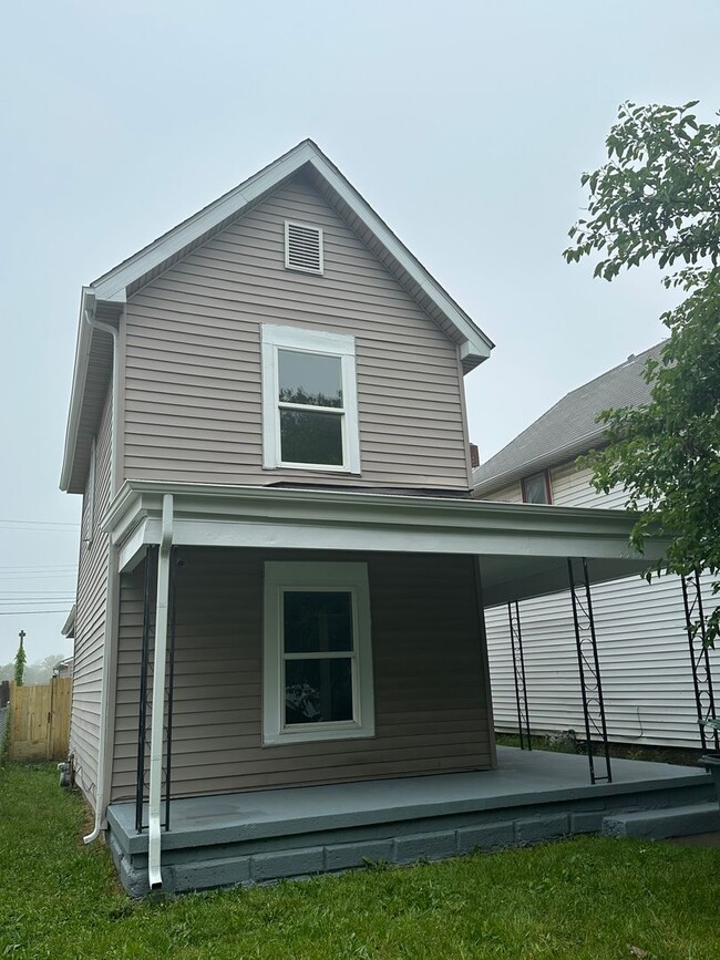 property at 2209 S Walnut St