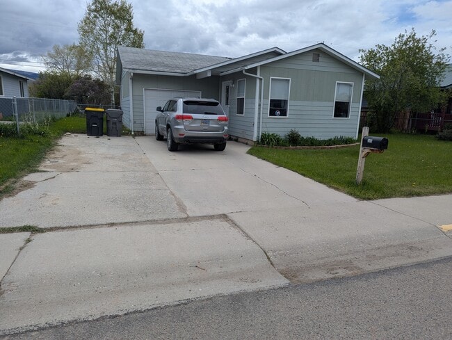 245 Smith St in Lander, WY - Building Photo - Building Photo