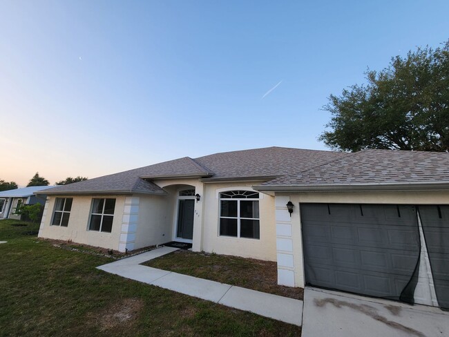 245 SW Tulip Blvd in Port St. Lucie, FL - Building Photo - Building Photo
