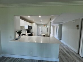 2601 S Palm Aire Dr, Unit 112 in Pompano Beach, FL - Foto de edificio - Building Photo