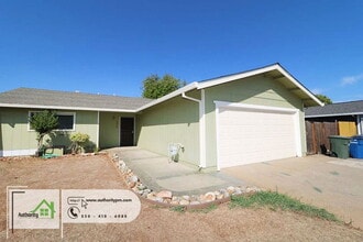 2452 Capella St in Redding, CA - Foto de edificio - Building Photo