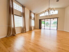 9080 Villa Portofino Cir in Boca Raton, FL - Building Photo - Building Photo