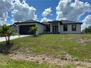 358 Charwood Ave S in Lehigh Acres, FL - Building Photo - Building Photo