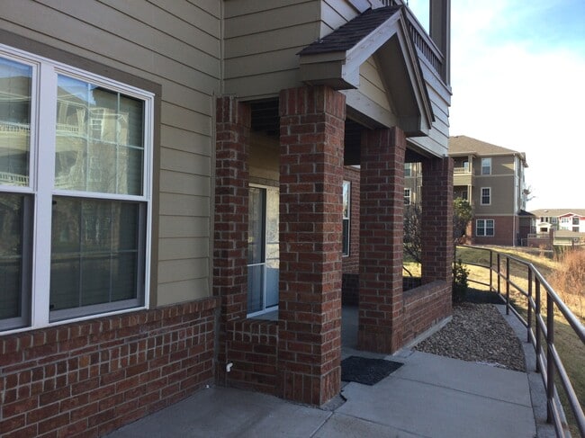 12888 Ironstone Way, Unit 102 in Parker, CO - Foto de edificio - Building Photo