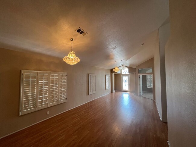 304 Modesto St in Henderson, NV - Building Photo - Building Photo