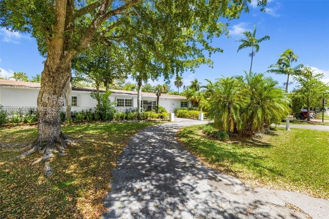 7255 SW 125th St in Pinecrest, FL - Building Photo - Building Photo