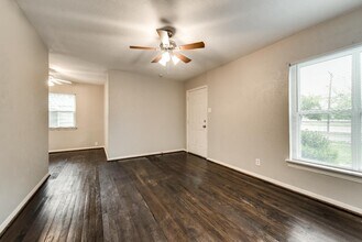11769 Gaston Pkwy in Dallas, TX - Building Photo - Building Photo