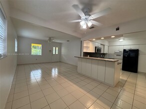 250 Fernwood Rd in Key Biscayne, FL - Building Photo - Building Photo