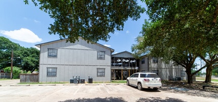 Whispering Oaks Apartment Homes Sealy in Sealy, TX - Building Photo - Building Photo